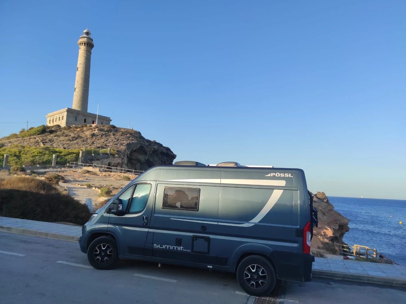 Proceso de camperización en taller camper Girona, instalación profesional de accesorios